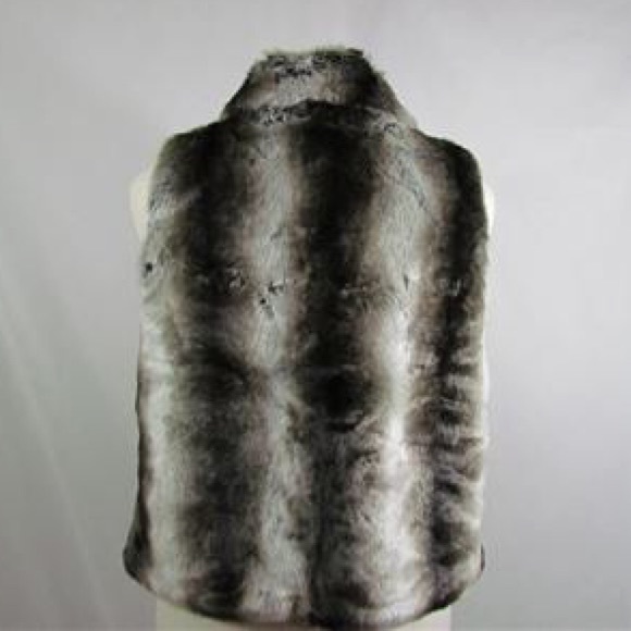 💥HOST PICK 12/8 ☄️ADRIENNE LANDAU Fur Vest BNWOT - Picture 11 of 11